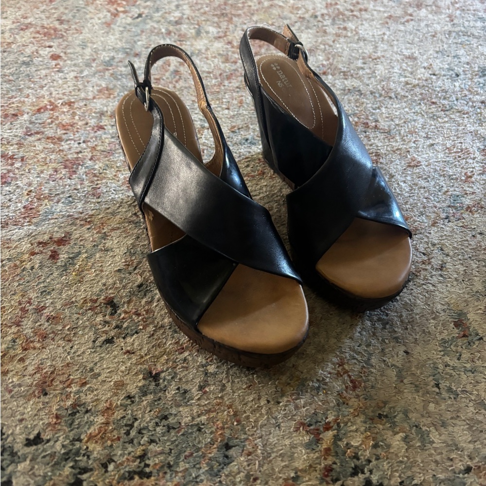 Naturalizer Black and Tan Wedge Sandals